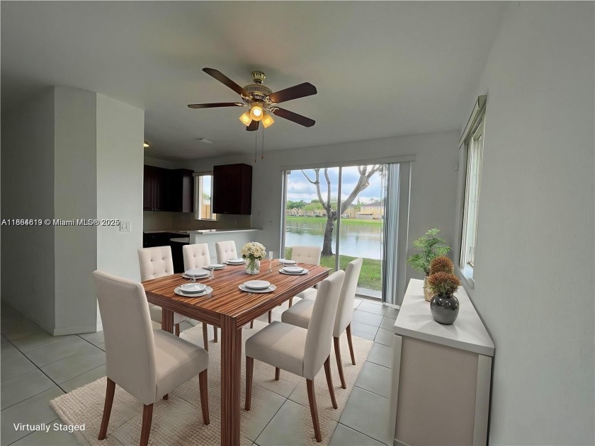 CORNER UNIT AND LAKE VIEW! FANTASTIC OPPORTUNITY 3 bedrooms / 3 - Beach Townhome/Townhouse for sale in Homestead, Florida on Beachhouse.com
