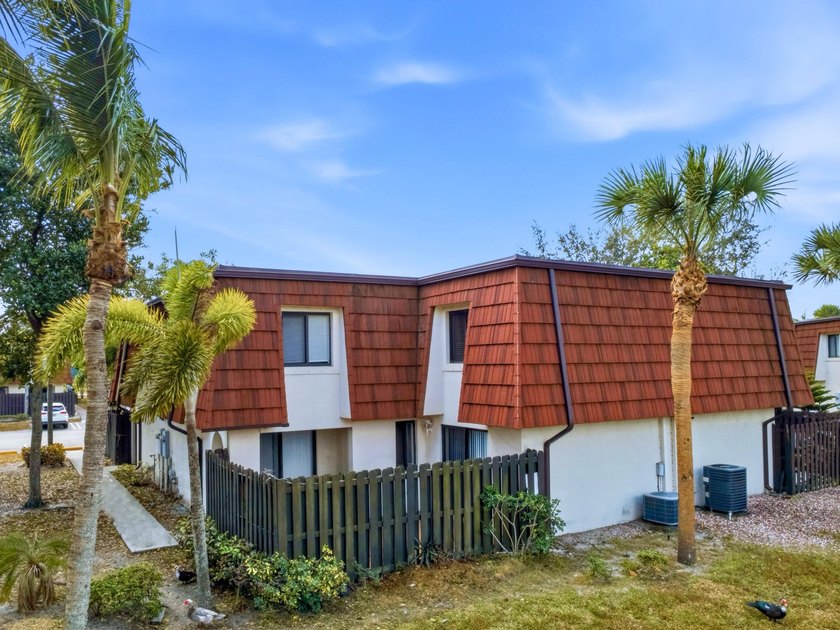 Welcome to 2221 White Pine Circle B, which was build 2005 in the - Beach Townhome/Townhouse for sale in Greenacres, Florida on Beachhouse.com