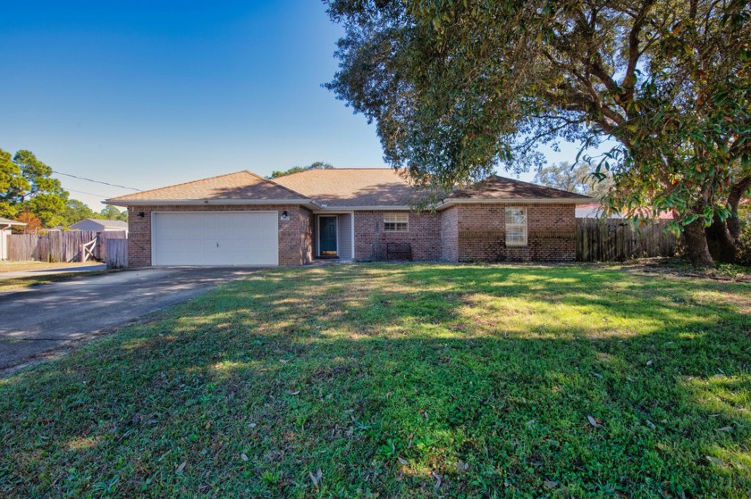 Spacious 3 bed/3 bath home in the heart of Navarre.  With an - Beach Home for sale in Navarre, Florida on Beachhouse.com