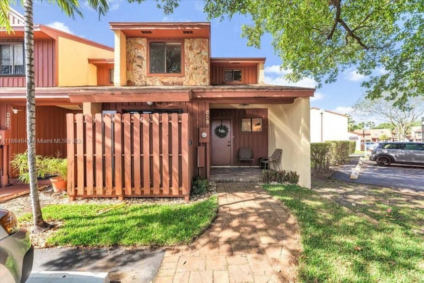 Totally renovated Townhouse 2-bedrooms 1-full bath & 1 half bath - Beach Townhome/Townhouse for sale in Dania, Florida on Beachhouse.com