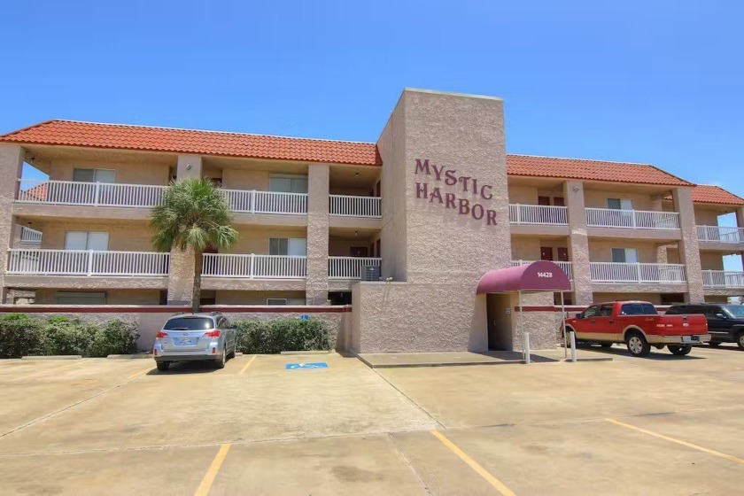 Enjoy island living at its finest! Located in a waterfront condo - Beach Condo for sale in Corpus Christi, Texas on Beachhouse.com