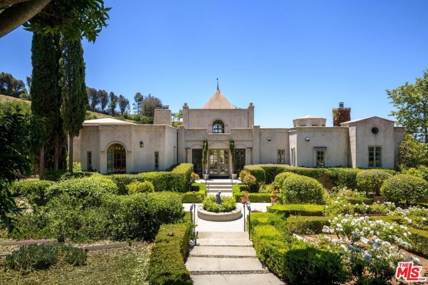 Elegance meets tranquility at this stunning Palladian style - Beach Home for sale in Montecito, California on Beachhouse.com