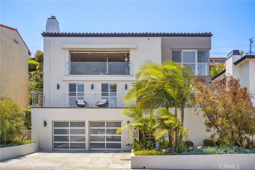 Completely remodeled in 2017, this remarkable find possesses - Beach Home for sale in Redondo Beach, California on Beachhouse.com