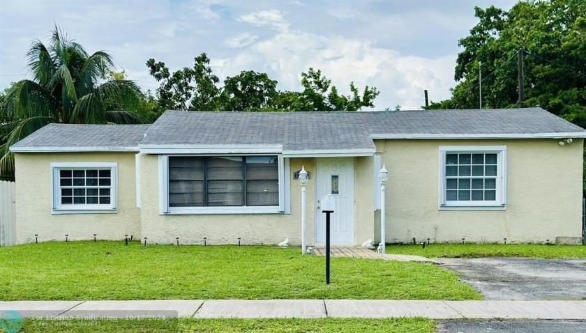 This charming 3-bedroom, 1-bath home spans 1,168 sq ft of - Beach Home for sale in Hollywood, Florida on Beachhouse.com