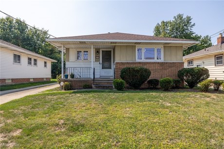 Move in ready, 3 bedroom, 2 bath Ranch situated in a quiet - Beach Home for sale in Euclid, Ohio on Beachhouse.com