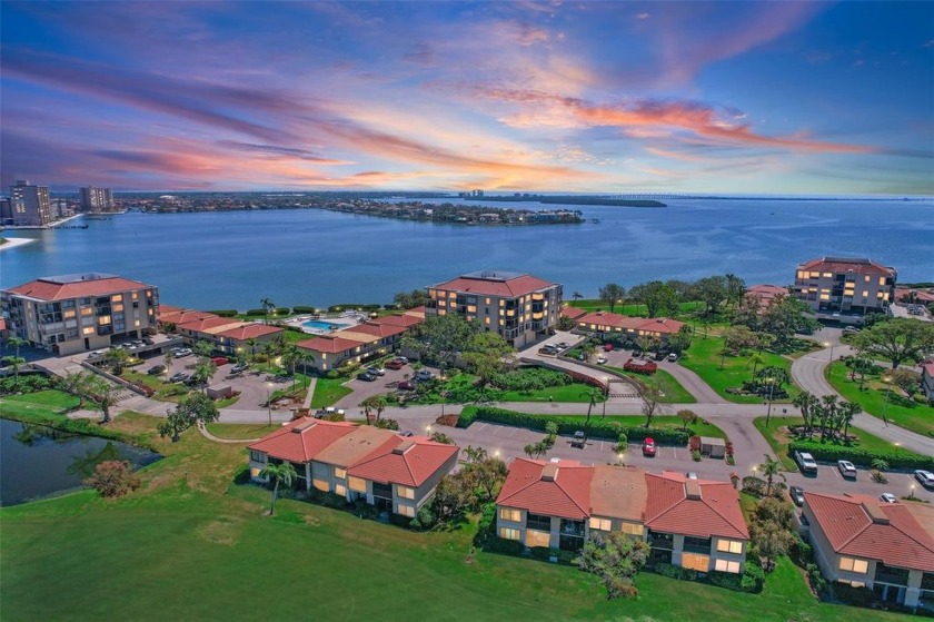 BEST PRICE IN ISLA DEL SOL! This spacious 2BR condo has - Beach Condo for sale in St. Petersburg, Florida on Beachhouse.com