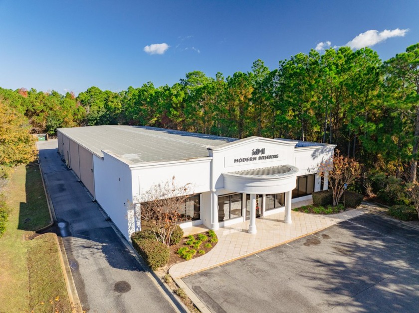 Exceptional freestanding retail building oriented in a prime - Beach Lot for sale in Miramar Beach, Florida on Beachhouse.com