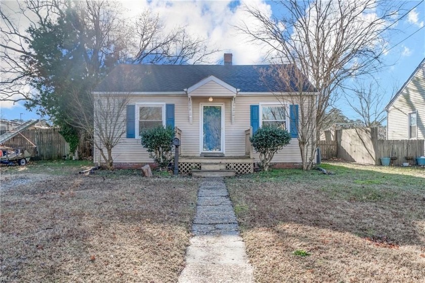 Come home to this cozy cottage with water views of the Elizabeth - Beach Home for sale in Portsmouth, Virginia on Beachhouse.com