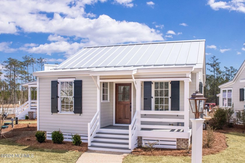 Offered fully furnished and turnkey ready, this charming - Beach Home for sale in Oriental, North Carolina on Beachhouse.com