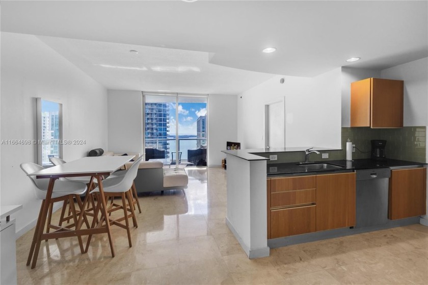 Spacious and light filled on the 33rd floor! 1BD/1.5BA apartment - Beach Condo for sale in Miami, Florida on Beachhouse.com