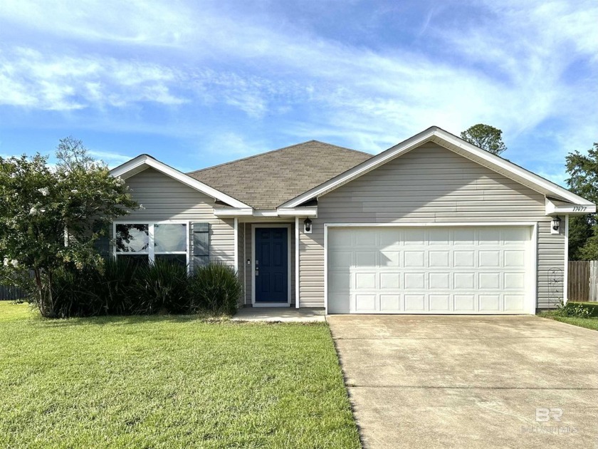 Quiet neighborhood minutes to Gulf Shores beach and dining - Beach Home for sale in Foley, Alabama on Beachhouse.com