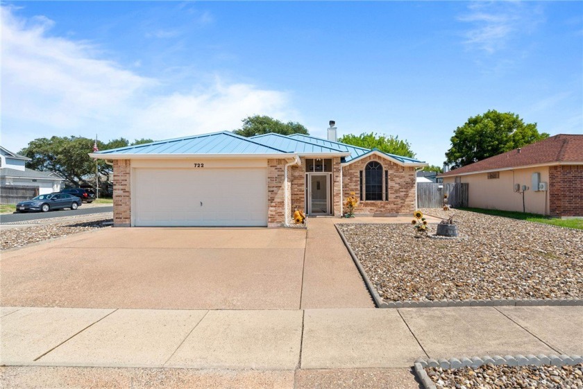 Updated 3-Bedroom Home in Award-Winning School District! This - Beach Home for sale in Corpus Christi, Texas on Beachhouse.com