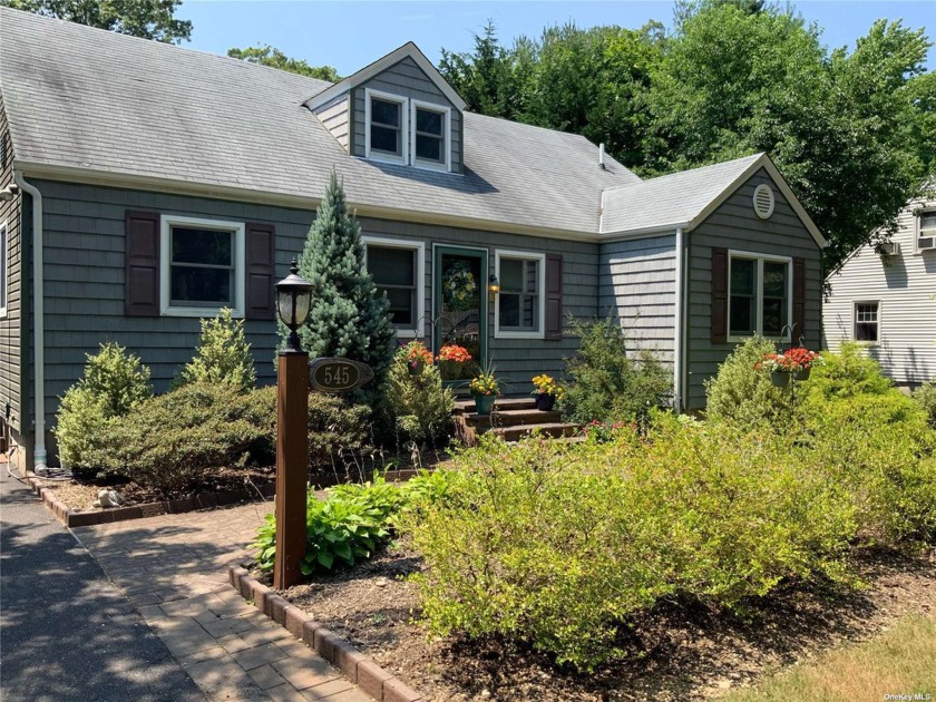 3 Bedroom, 2 Bath Cape Cod with Full Basement on 75x150 Lot in - Beach Home for sale in Brightwaters, New York on Beachhouse.com