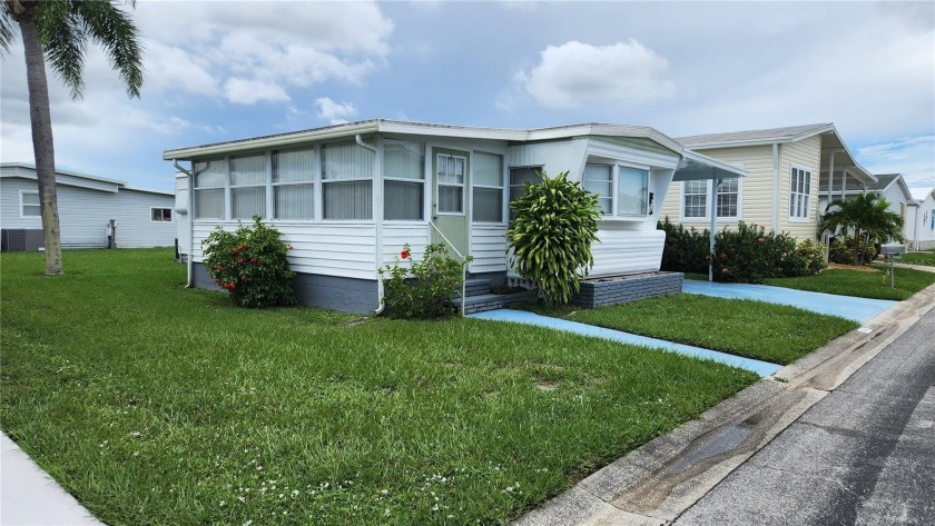 FLEXIBLE & EAGER SELLER! SIGNIFICANT PRICE REDUCTION! This - Beach Home for sale in Sarasota, Florida on Beachhouse.com
