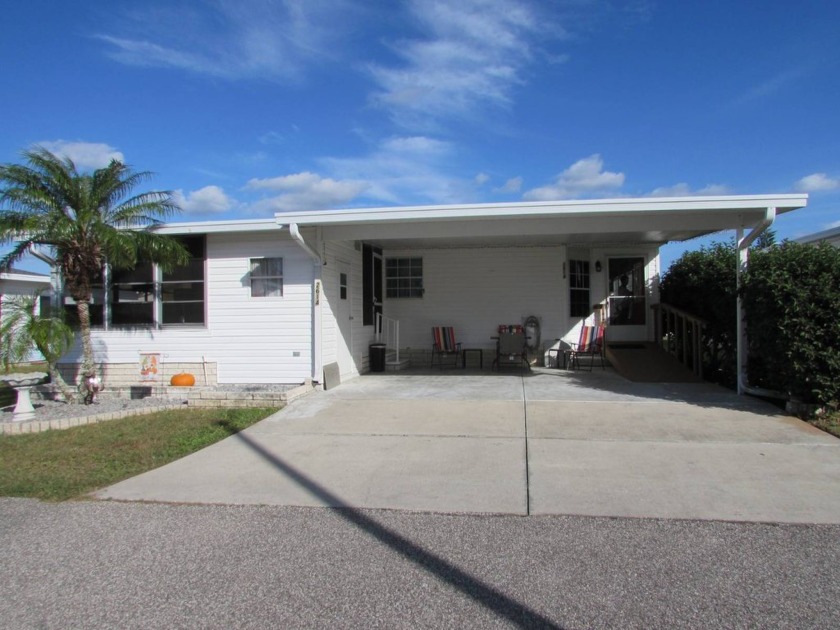 Beautiful 3 bedroom 2 bath Jacobsen with double driveway.  Enter - Beach Home for sale in Trinity, Florida on Beachhouse.com