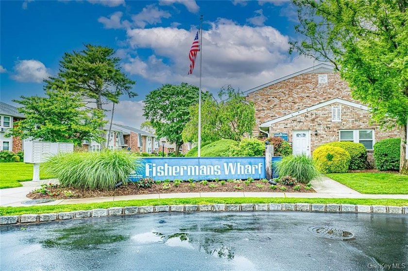 Welcome to your slice of paradise! This fabulous corner-unit - Beach Home for sale in West Babylon, New York on Beachhouse.com