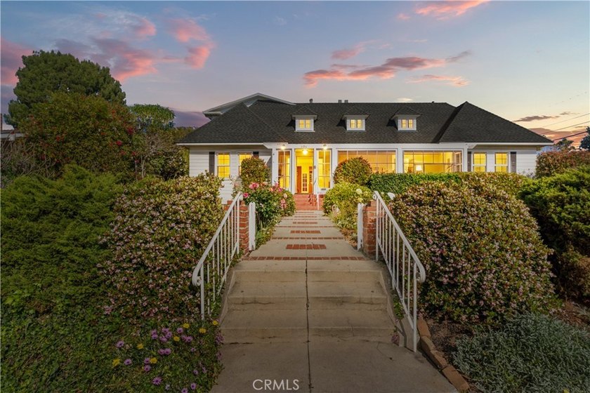 Welcome to 606 Penn Street -- a landmark El Segundo residence - Beach Home for sale in El Segundo, California on Beachhouse.com