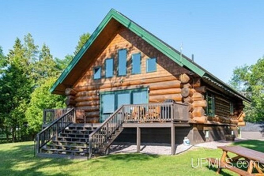 LOG HOME ON LAKE MICHIGAN. This is a custom built Log Home on - Beach Home for sale in Bark River, Michigan on Beachhouse.com