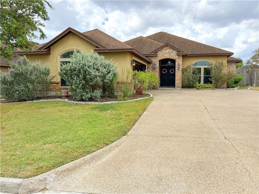Welcome to this stunning home located in the highly sought-after - Beach Home for sale in Corpus Christi, Texas on Beachhouse.com