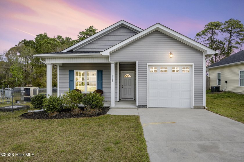 Incredible single-family house in Holly Ridge (NO HOA) with 3 - Beach Home for sale in Holly Ridge, North Carolina on Beachhouse.com