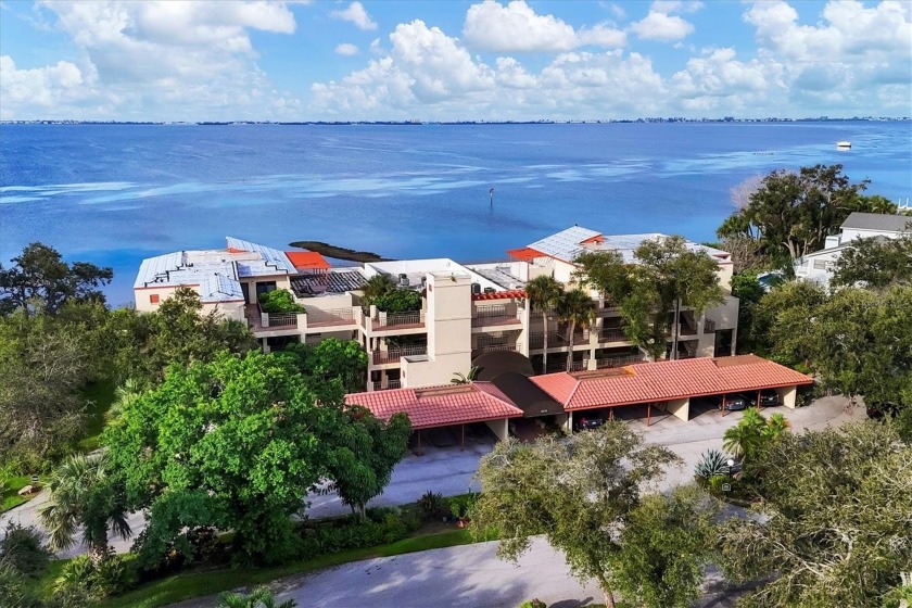 The seller prefers a cash offer and would like this property - Beach Condo for sale in Bradenton, Florida on Beachhouse.com