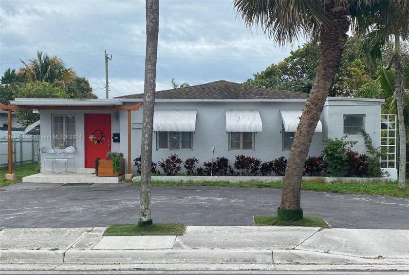 This property has the potential to be a great investment or to - Beach Home for sale in North Miami, Florida on Beachhouse.com
