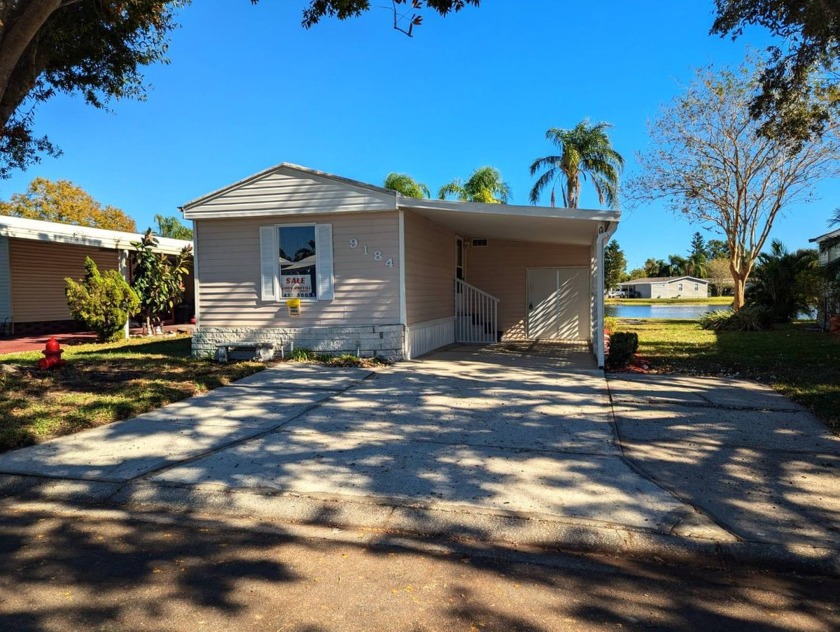 LAKEFRONT 2br/2ba 1,050 SF Manufactured Home.  1990 Florida - Beach Home for sale in Tampa, Florida on Beachhouse.com