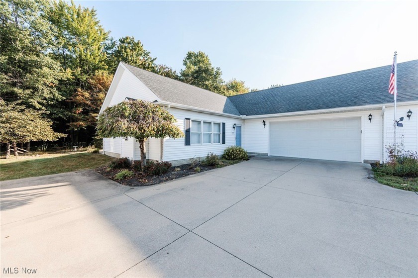 This lovingly maintained, one-owner ranch condo offers a perfect - Beach Condo for sale in Vermilion, Ohio on Beachhouse.com