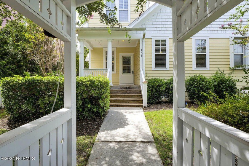 This 3 bedroom, 2.5 bathroom townhome is situated in the heart - Beach Townhome/Townhouse for sale in Carolina Beach, North Carolina on Beachhouse.com