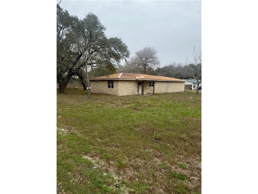SELLER IS OFFERING $7,000 TOWARDS BUYER'S CLOSING COSTS WITH AN - Beach Home for sale in Aransas Pass, Texas on Beachhouse.com