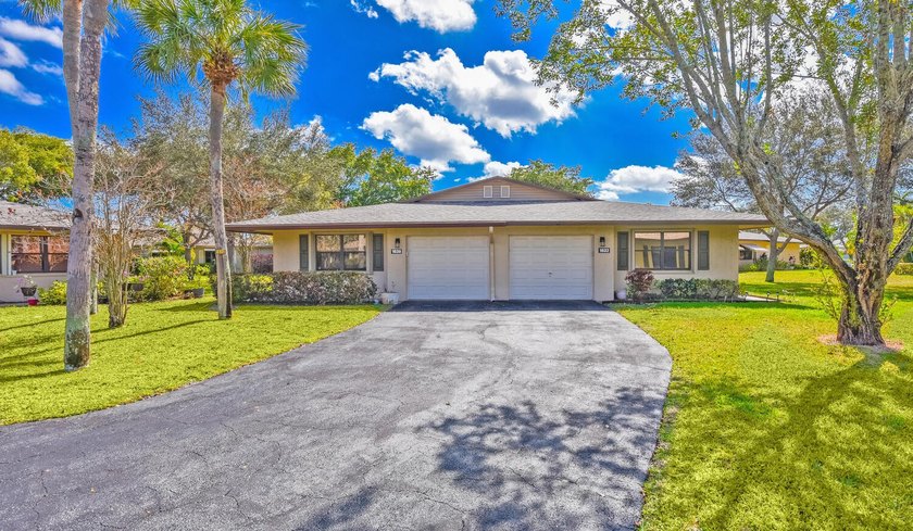 Beautifully updated corner villa with double door entry - Beach Home for sale in Boynton Beach, Florida on Beachhouse.com