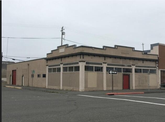 Large open building of approximately 5280 sq ft with major road - Beach Commercial for sale in Eureka, California on Beachhouse.com