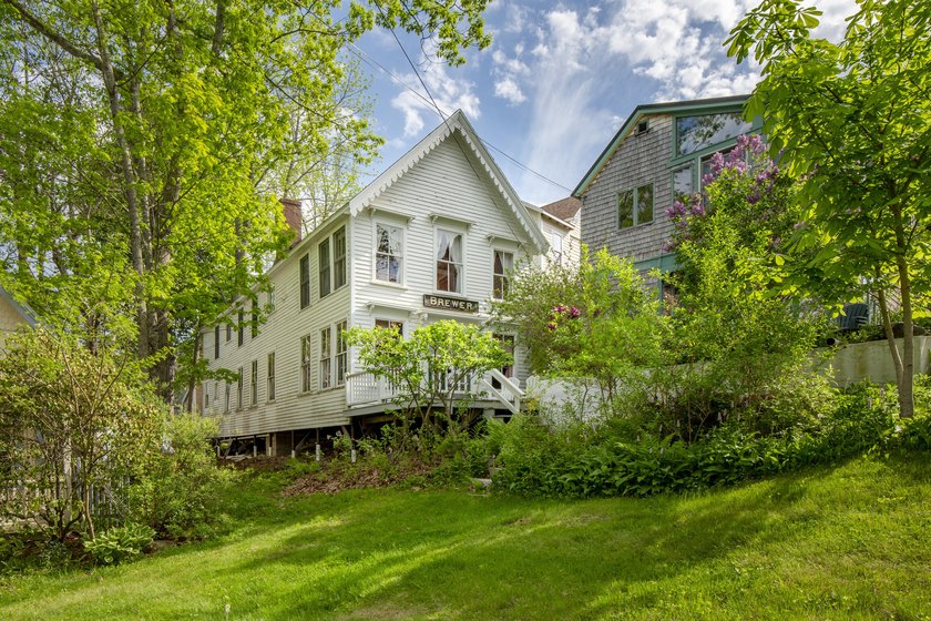 Summer delight in Bayside Village, Northport, Maine. Brewer - Beach Home for sale in Northport, Maine on Beachhouse.com