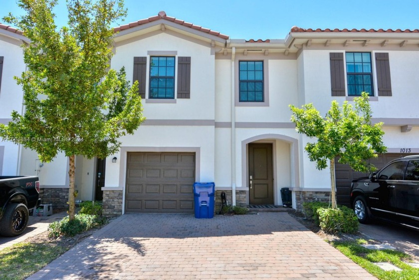 Beautiful Lake view townhome 3/2 in exclusive gated community of - Beach Townhome/Townhouse for sale in Riviera Beach, Florida on Beachhouse.com