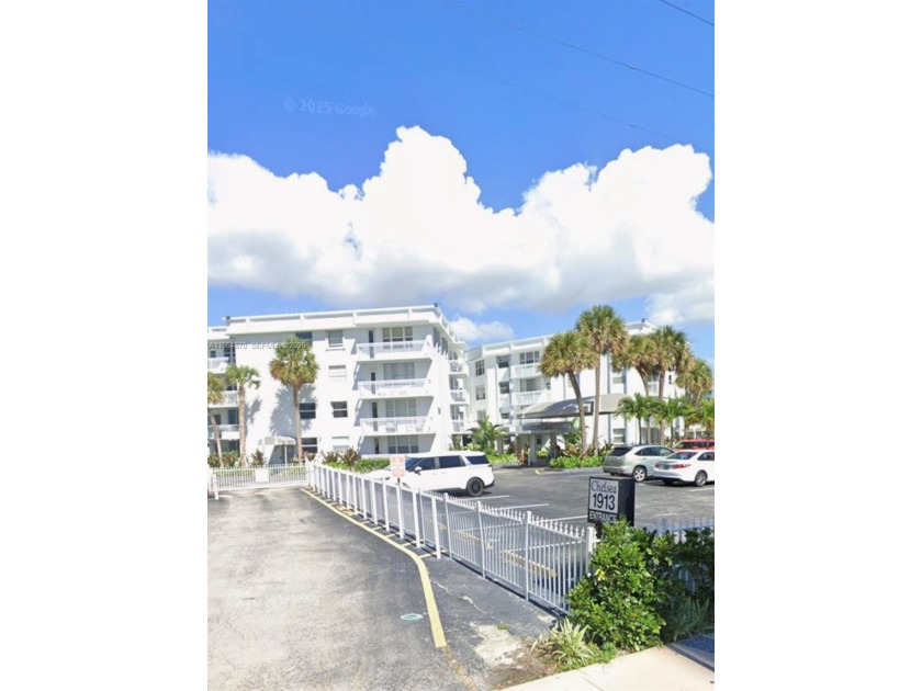 Amazing location located between the sea and the bay, just cross - Beach Condo for sale in Hallandale Beach, Florida on Beachhouse.com