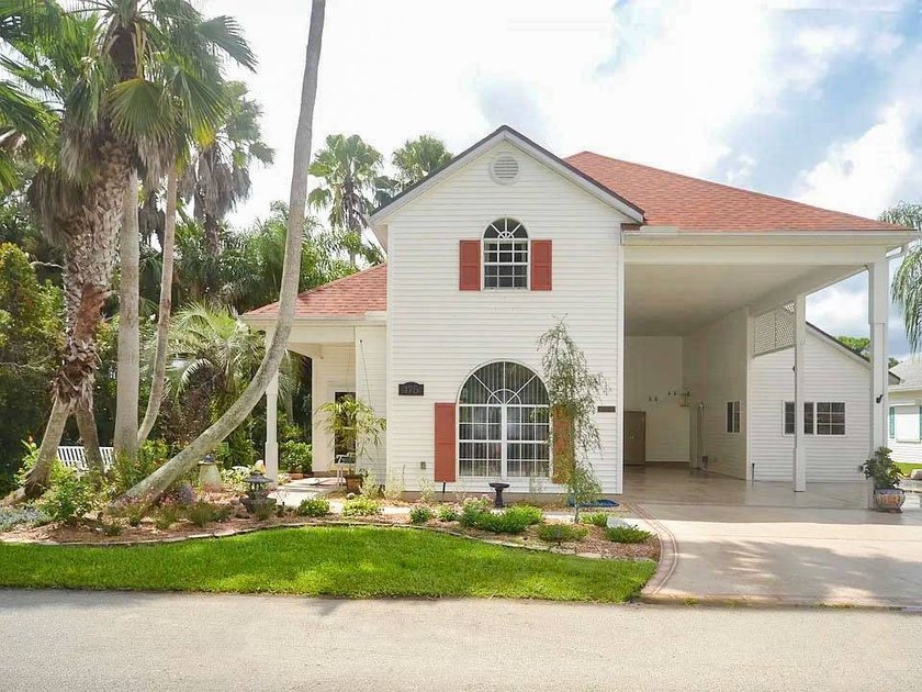 Beautiful 2 br/ 2 bath with a loft resort home with desired golf - Beach Home for sale in Titusville, Florida on Beachhouse.com