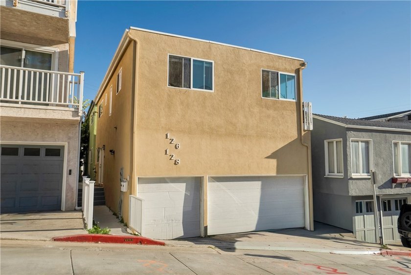 This Prime El Porto Duplex is upgraded and has stunning ocean - Beach Townhome/Townhouse for sale in Manhattan Beach, California on Beachhouse.com