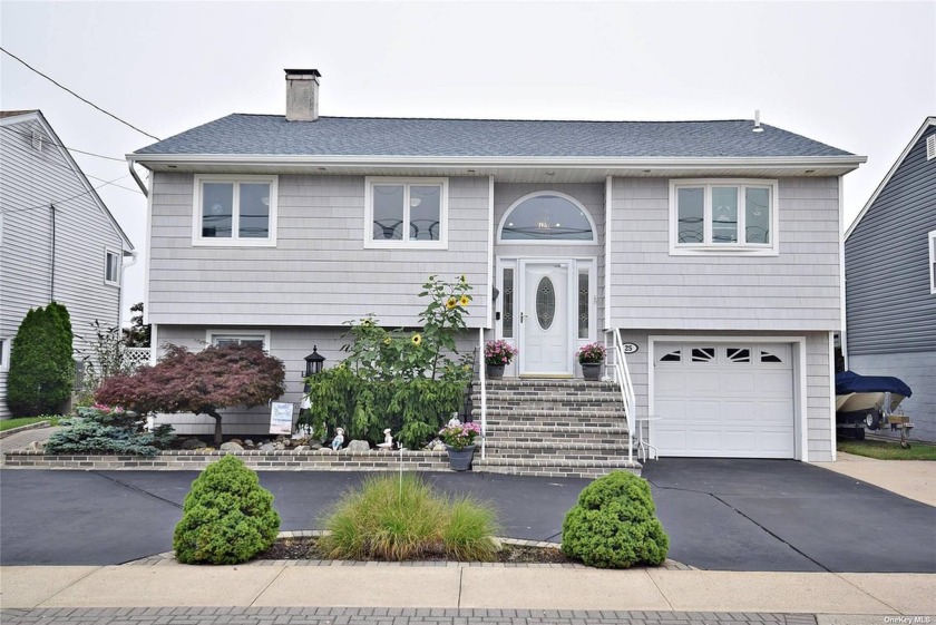 Waterfront Living At It's Finest With This Wide-Line Hi-Ranch On - Beach Home for sale in Freeport, New York on Beachhouse.com