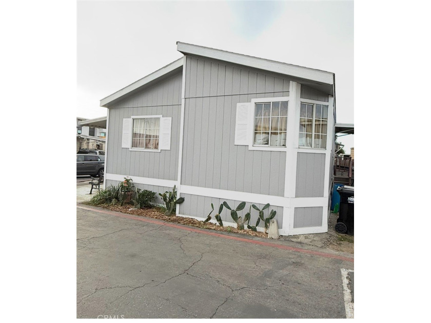 Welcome to this spacious high ceiling home. This home features 3 - Beach Home for sale in Long Beach, California on Beachhouse.com