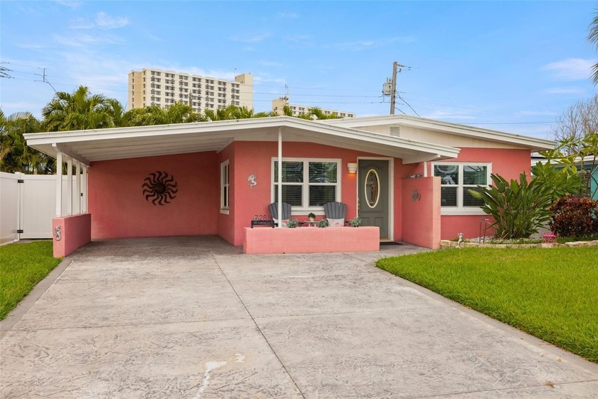 Welcome home to this charming pink coastal cottage! This - Beach Home for sale in South Pasadena, Florida on Beachhouse.com