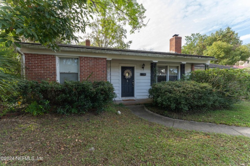 Welcome to this mid-century, POOL home on the Fishweir Creek, in - Beach Home for sale in Jacksonville, Florida on Beachhouse.com