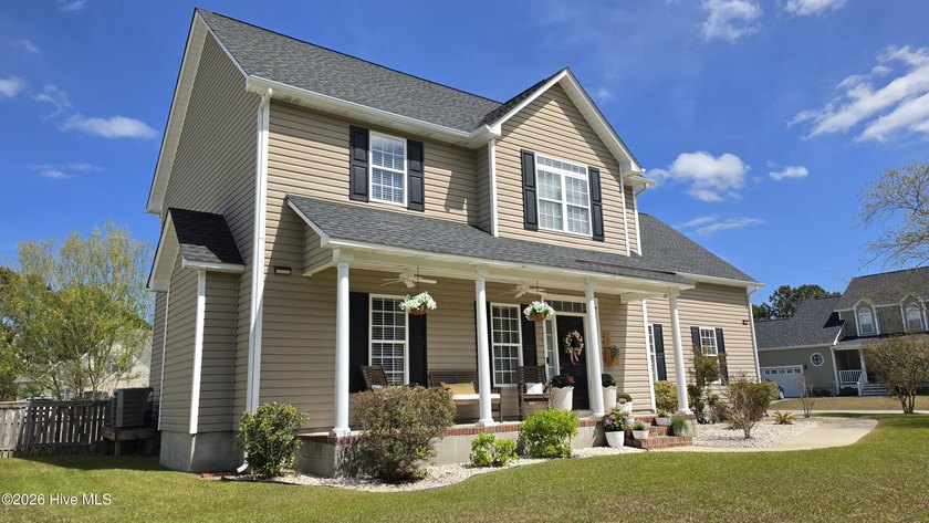 Cute as could be and move in ready, this three bedroom, two and - Beach Home for sale in Beaufort, North Carolina on Beachhouse.com