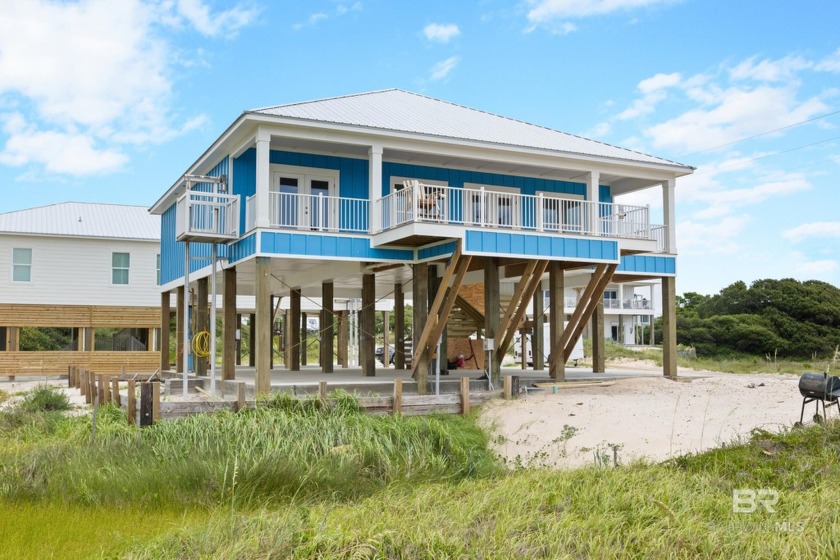 Gold fortified with beach AND bay access! Come relax and - Beach Home for sale in Gulf Shores, Alabama on Beachhouse.com
