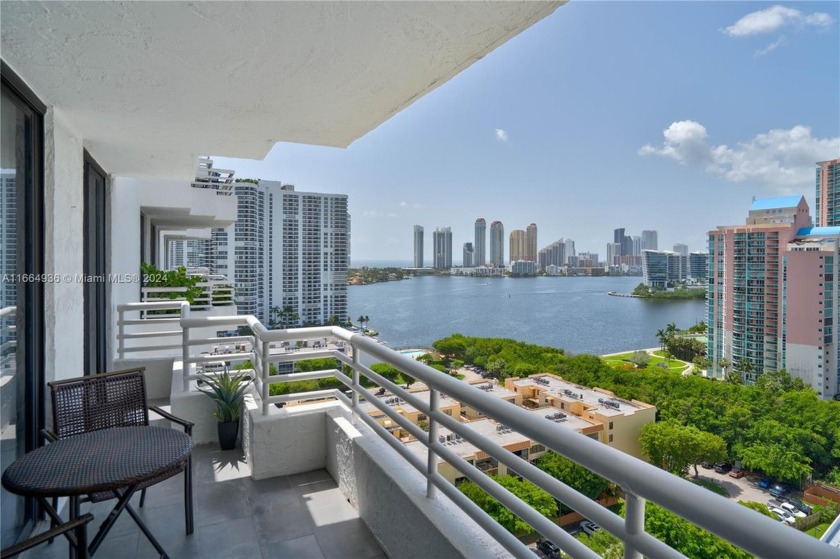 Spectacular Bay View
Fully remodeled apartment with a modern - Beach Condo for sale in Aventura, Florida on Beachhouse.com