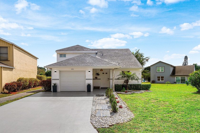 Fully renovated 3BR/2BA home in Lakes of Tara with one of the - Beach Home for sale in Boynton Beach, Florida on Beachhouse.com