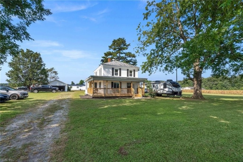 Introducing a beautifully renovated 3-bedroom, 2.5-bathroom - Beach Home for sale in Suffolk, Virginia on Beachhouse.com