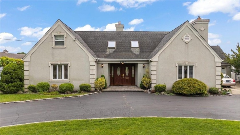 One-of-a-Kind Waterfront Home on the Grand Lagoon. Tucked away - Beach Home for sale in Massapequa, New York on Beachhouse.com