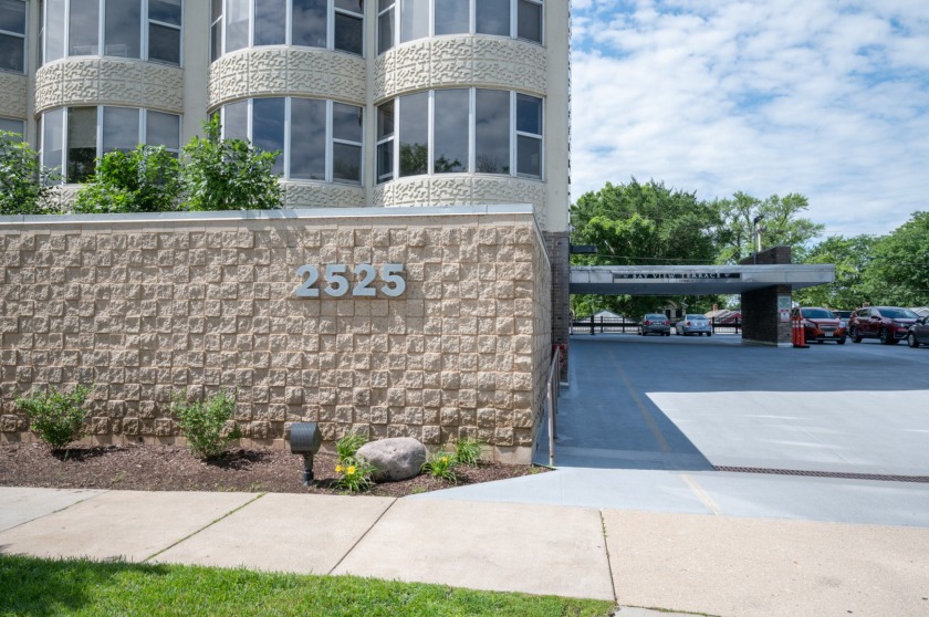This remodeled affordable unit in the trendy Bay View - Beach Condo for sale in Milwaukee, Wisconsin on Beachhouse.com