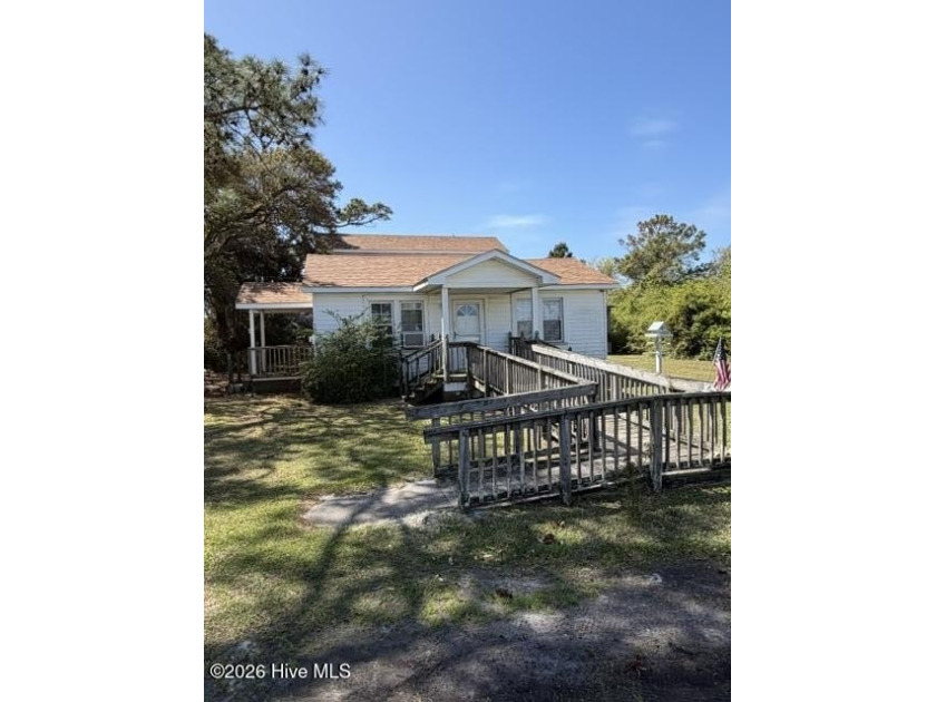This 2 bedroom is a fixer upper. It was built in the 1960's. It - Beach Home for sale in Harkers Island, North Carolina on Beachhouse.com