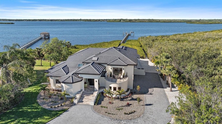 Ultra-Luxury Modern Waterfront Estate in Florida Step into a - Beach Home for sale in Bradenton, Florida on Beachhouse.com
